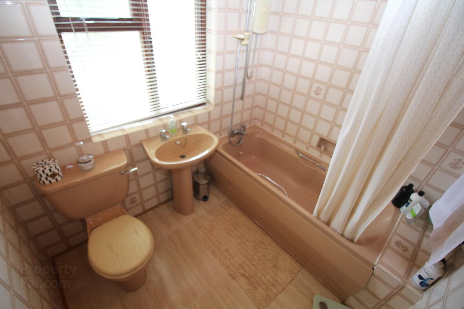 14 Downshire Gardens 11 of 21