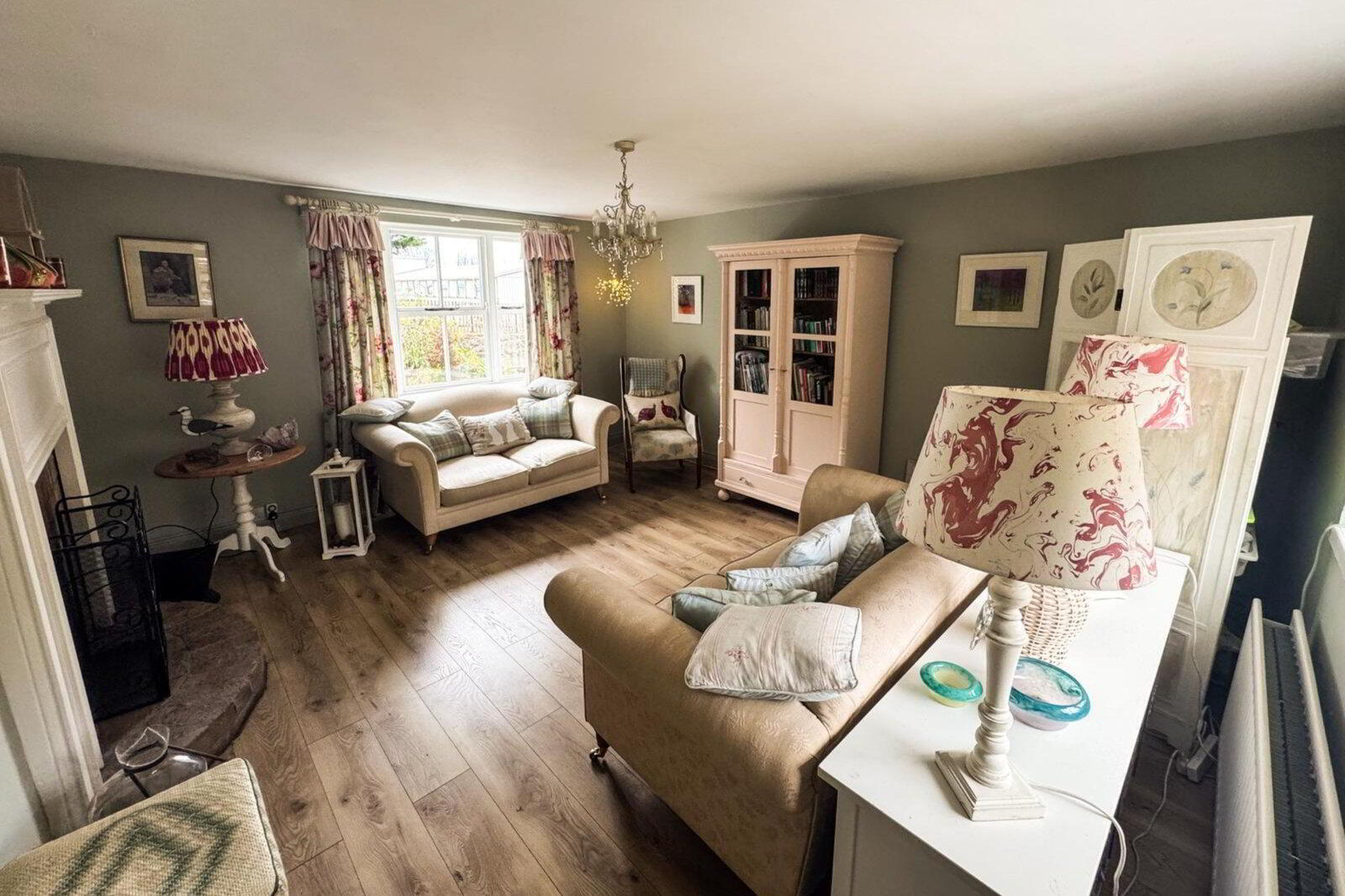 32 Hillhead Road 3 of 36