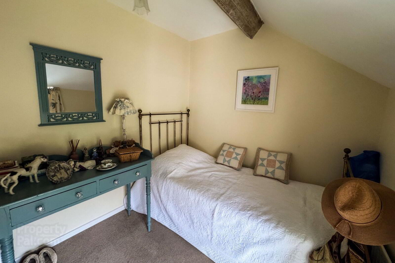 32 Hillhead Road 17 of 36