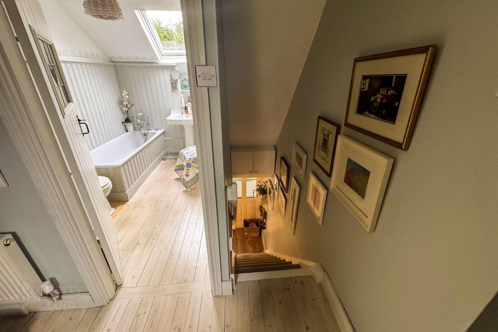 32 Hillhead Road 13 of 36