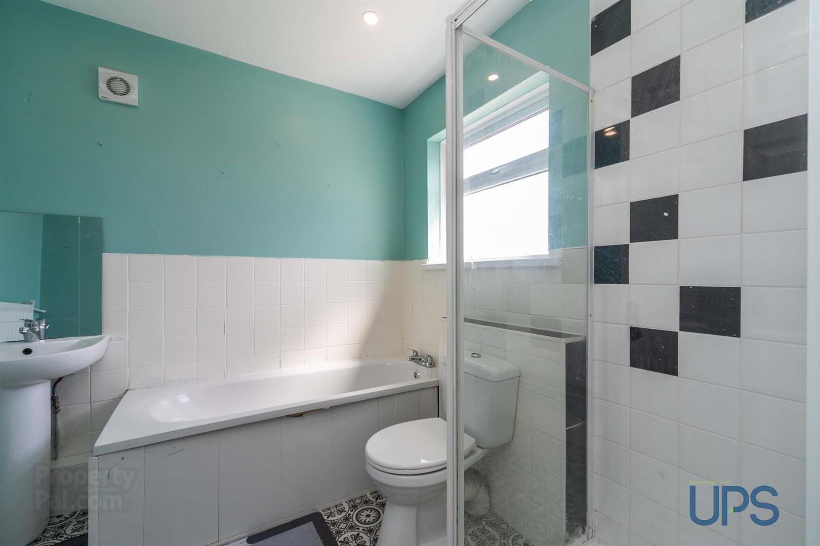 137 Ballymurphy Road 12 of 25