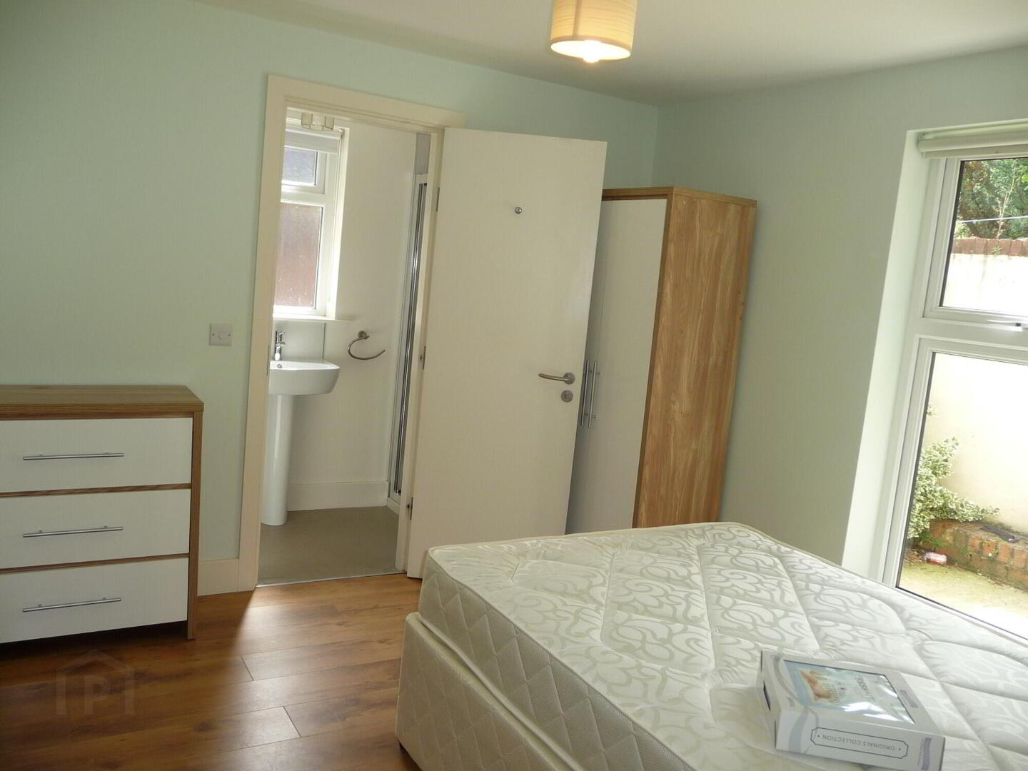 Apt 2, 6-8 Malone Avenue 7 of 10