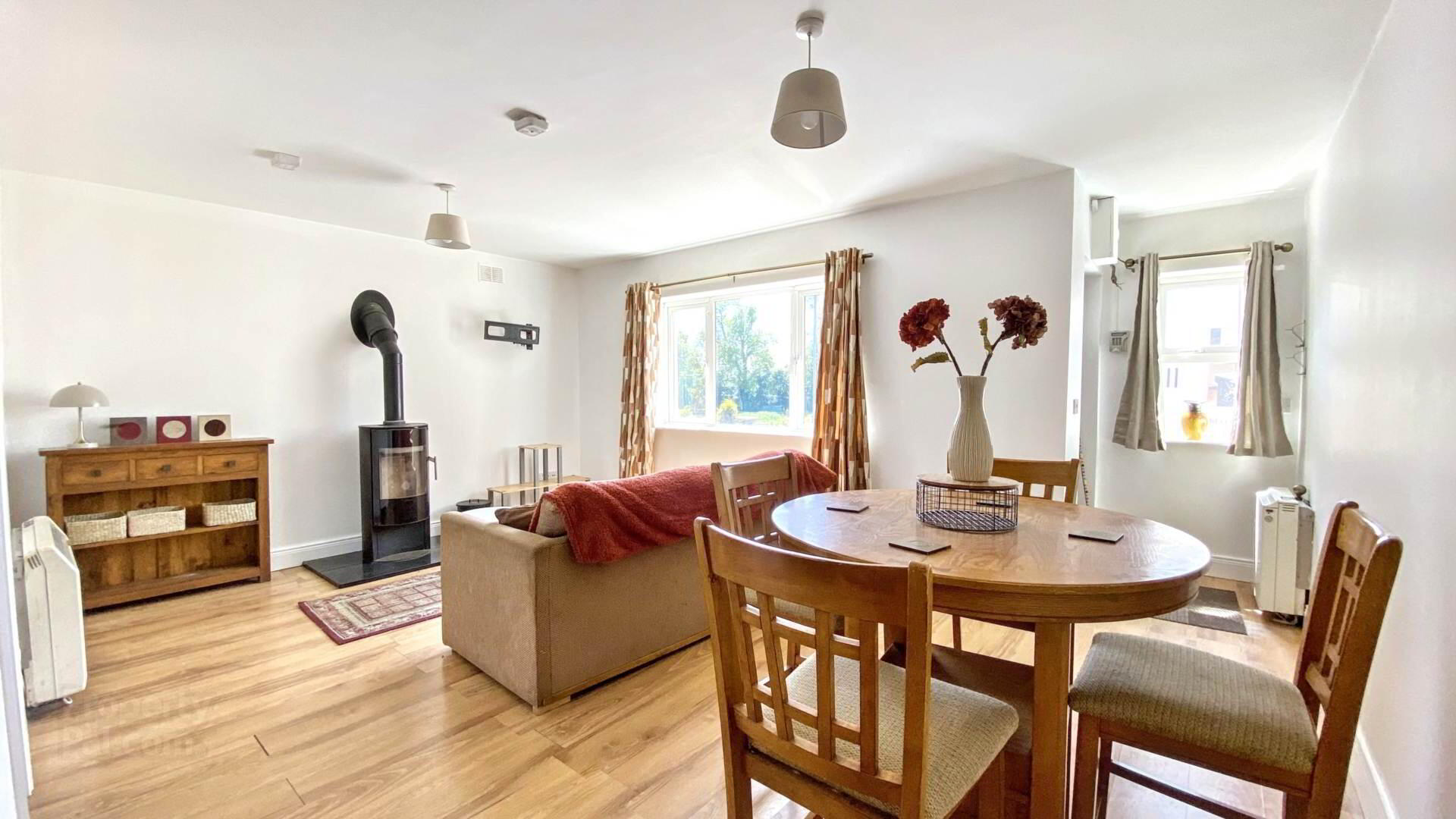 Apt 4, Hazel Grove 5 of 9