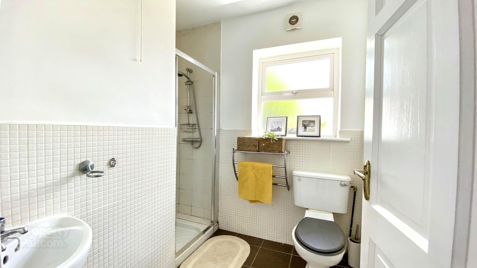 Apt 4, Hazel Grove 8 of 9