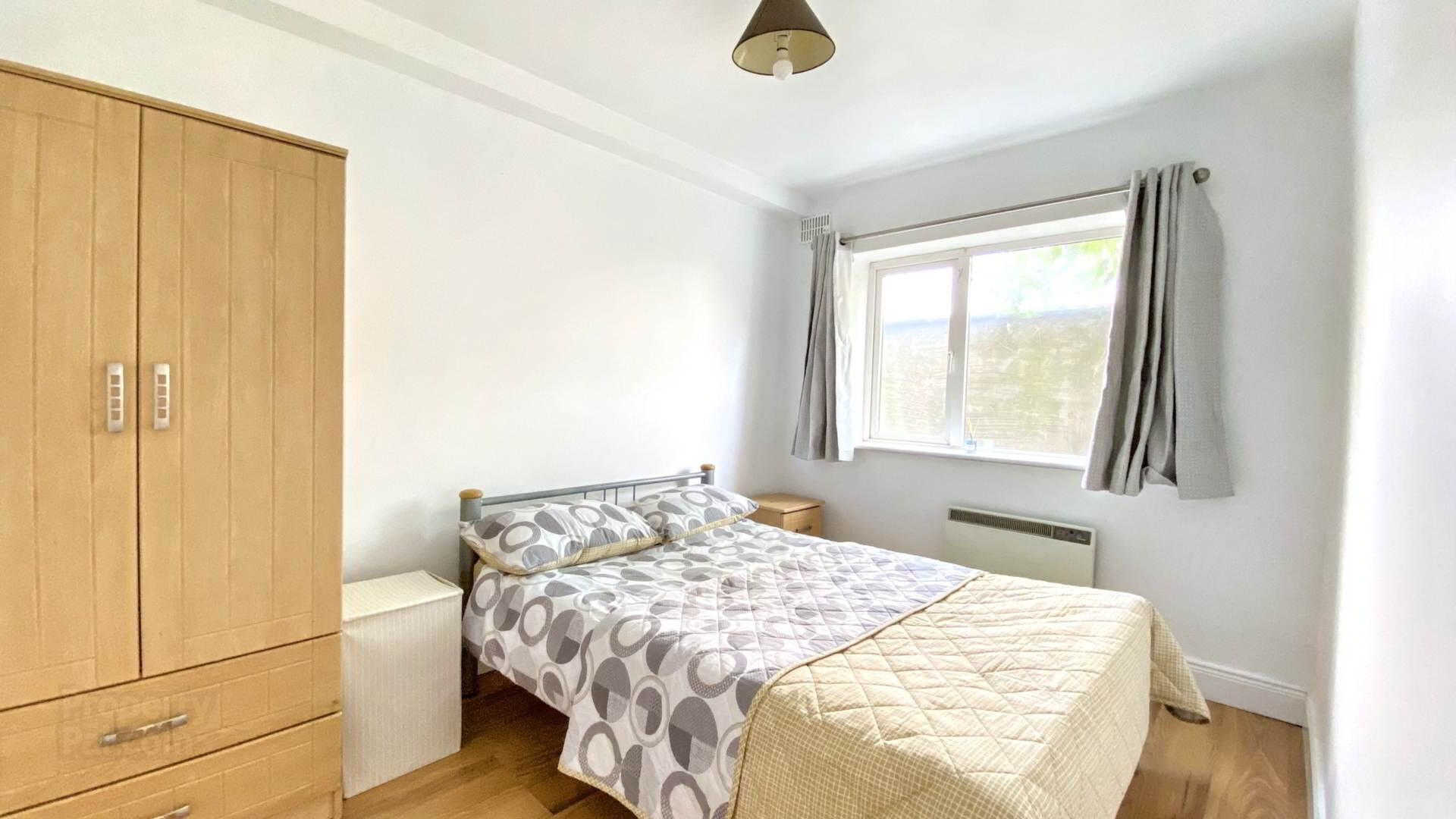 Apt 4, Hazel Grove 7 of 9