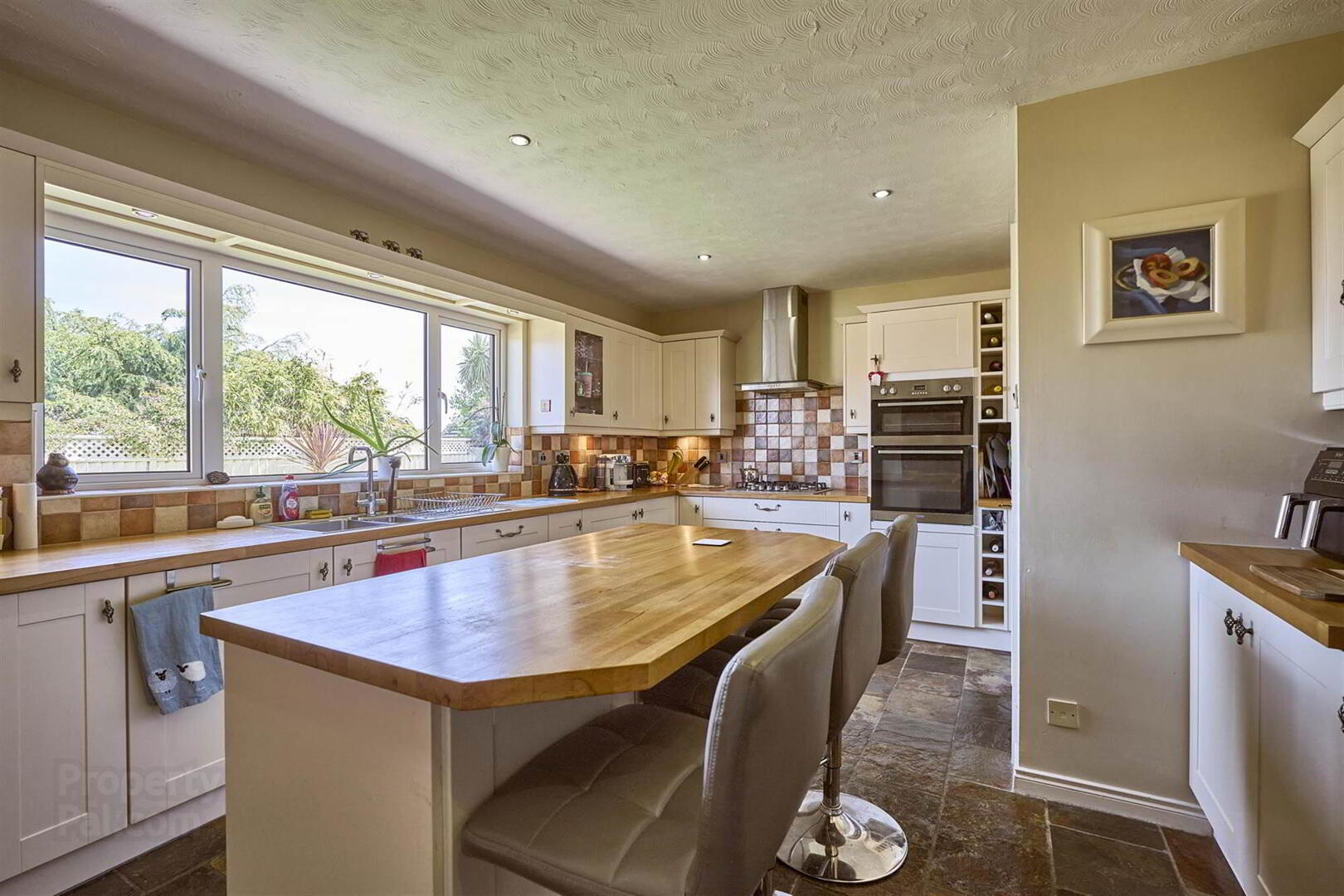 6 Hawe Court 11 of 24