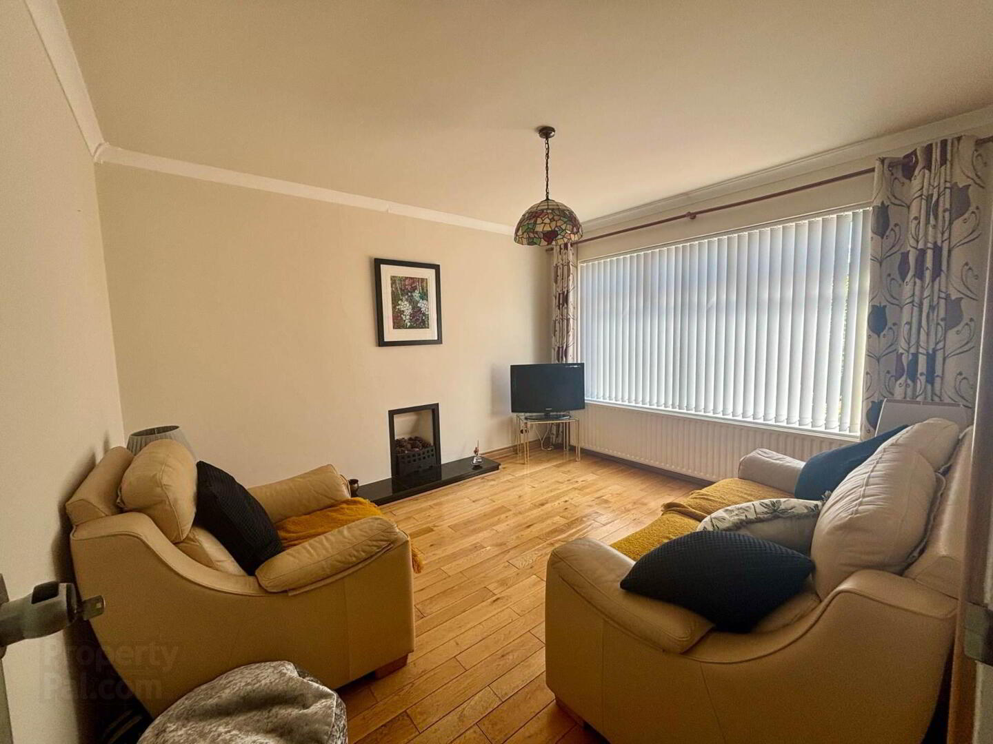 51 Downshire Gardens 4 of 33