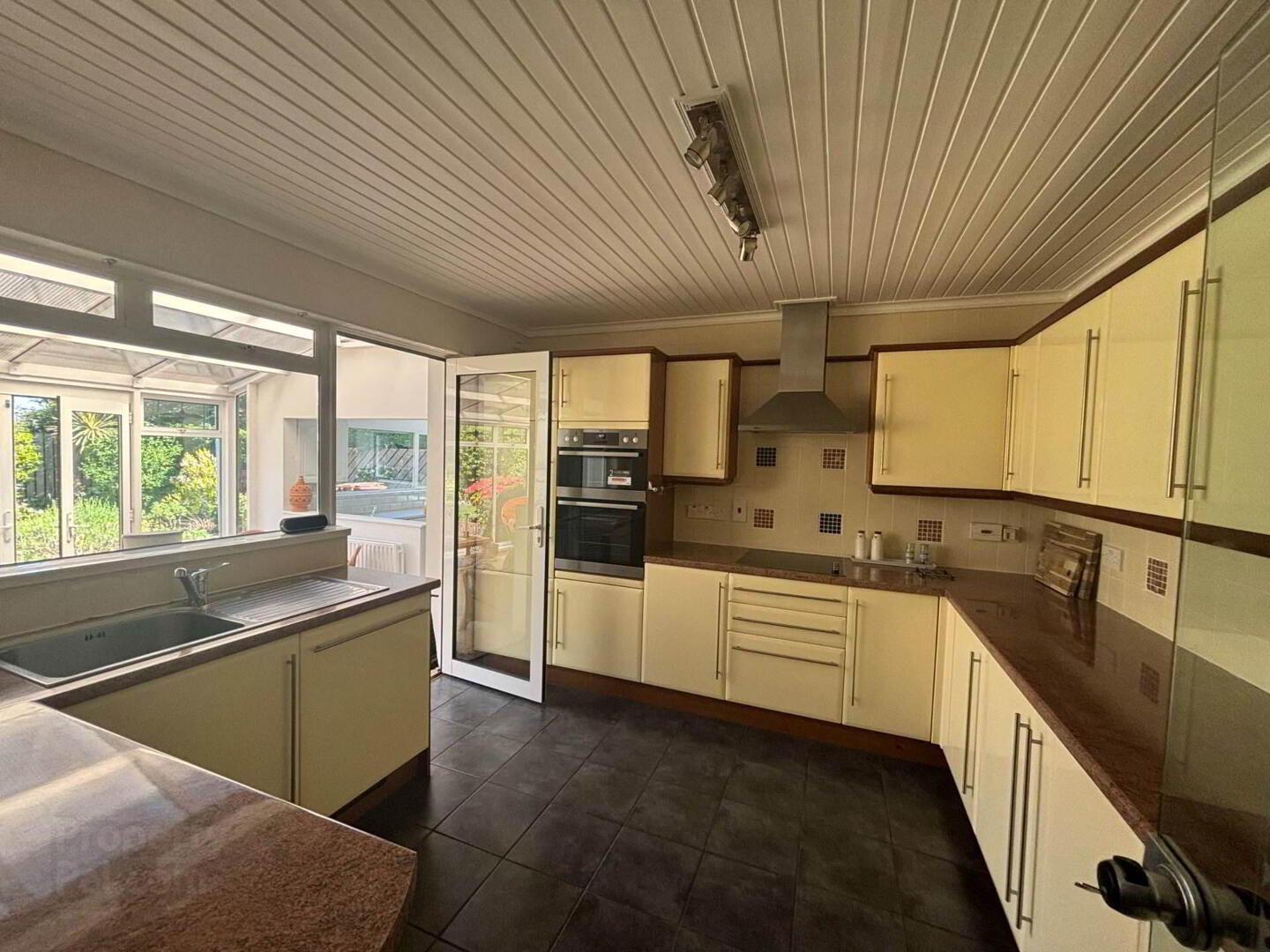 51 Downshire Gardens 14 of 33