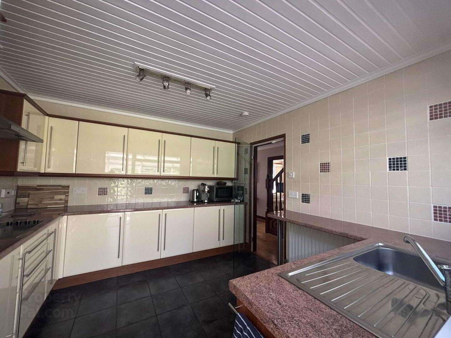 51 Downshire Gardens 15 of 33