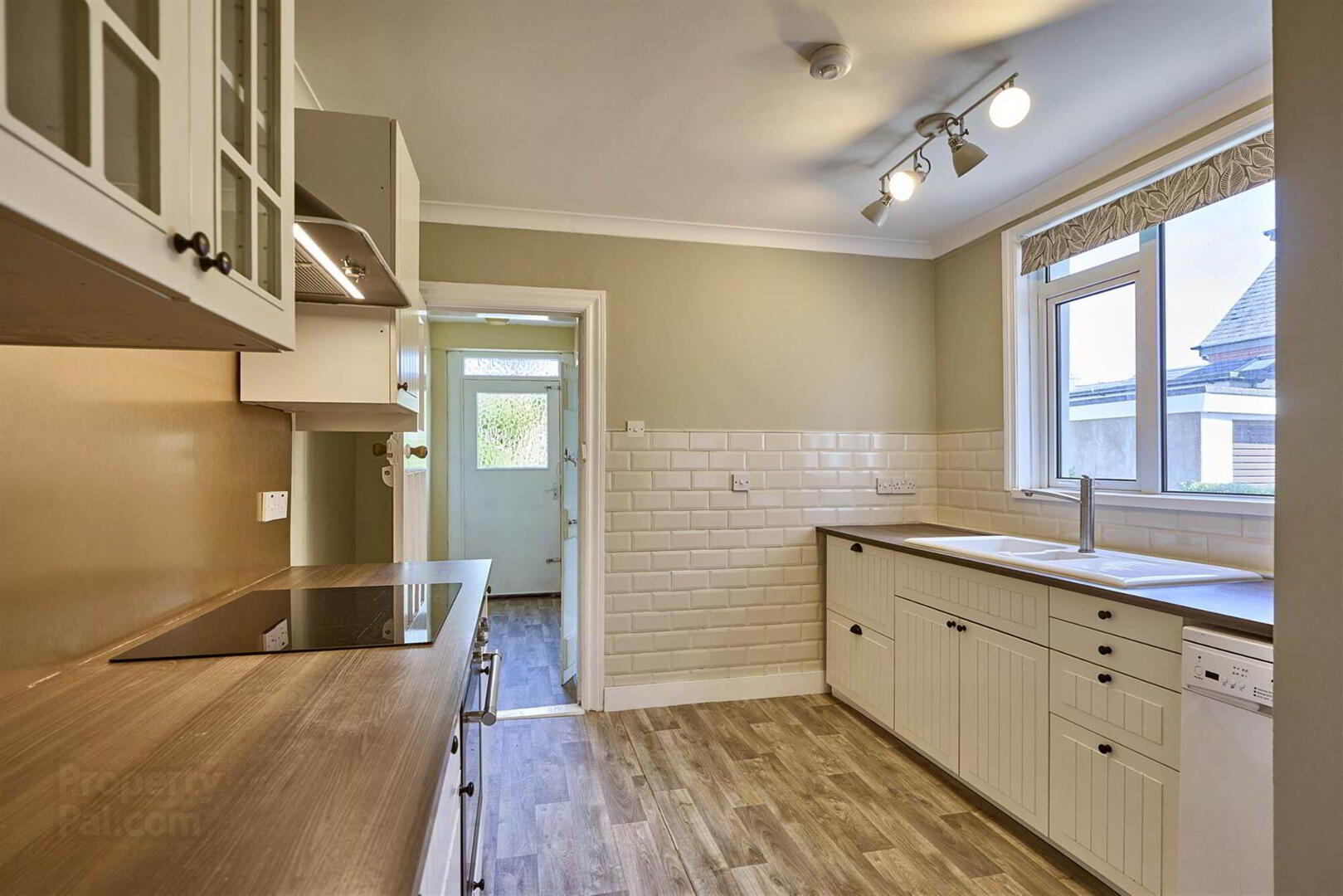 25 Sandringham Drive 5 of 14