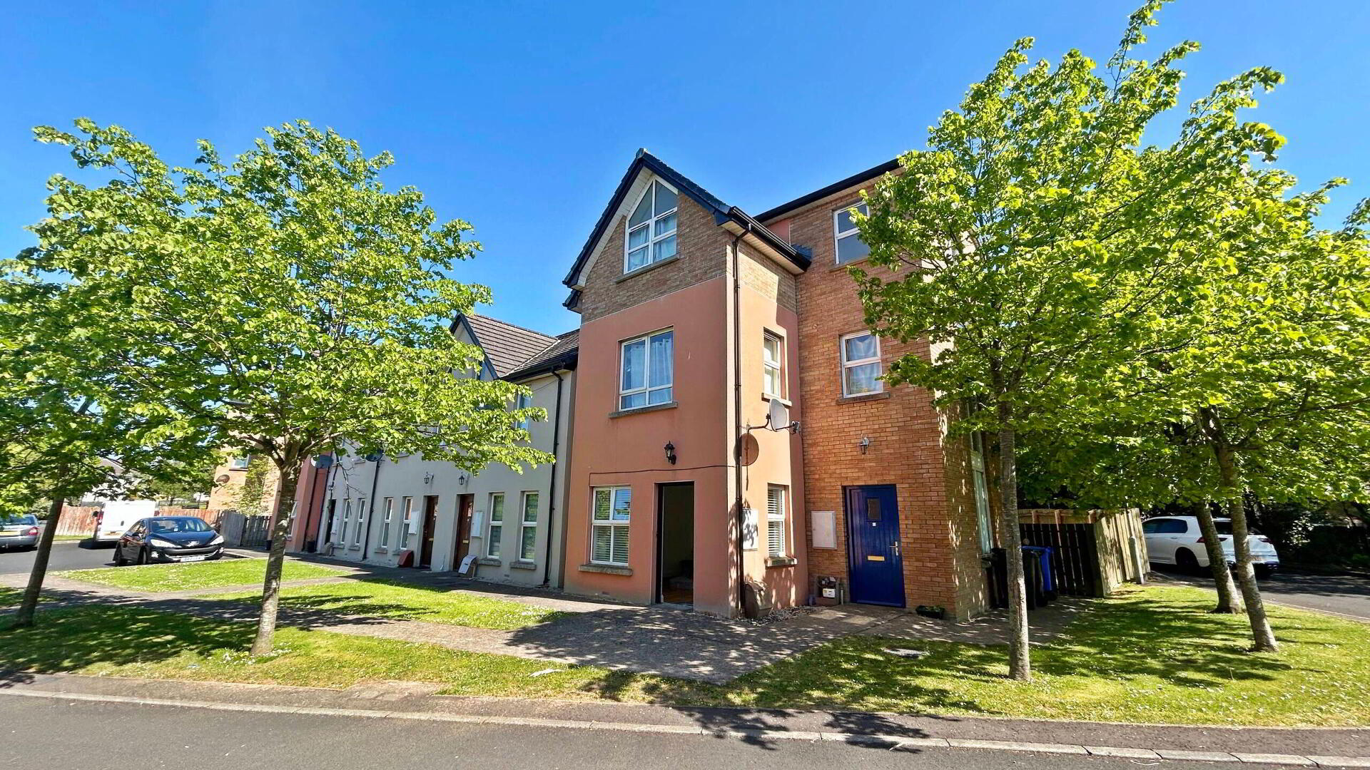 24 Brookmount Court 1 of 10