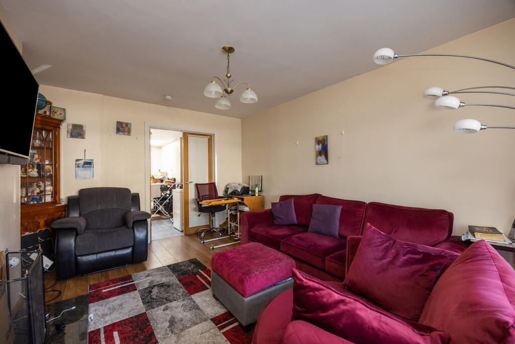 92 Hornbeam Road 3 of 16