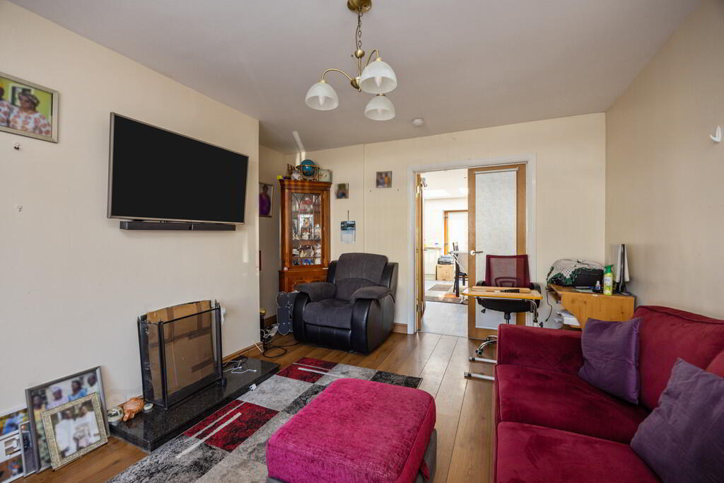 92 Hornbeam Road 4 of 16