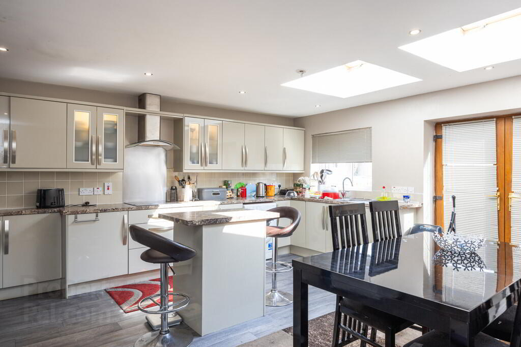 92 Hornbeam Road 5 of 16