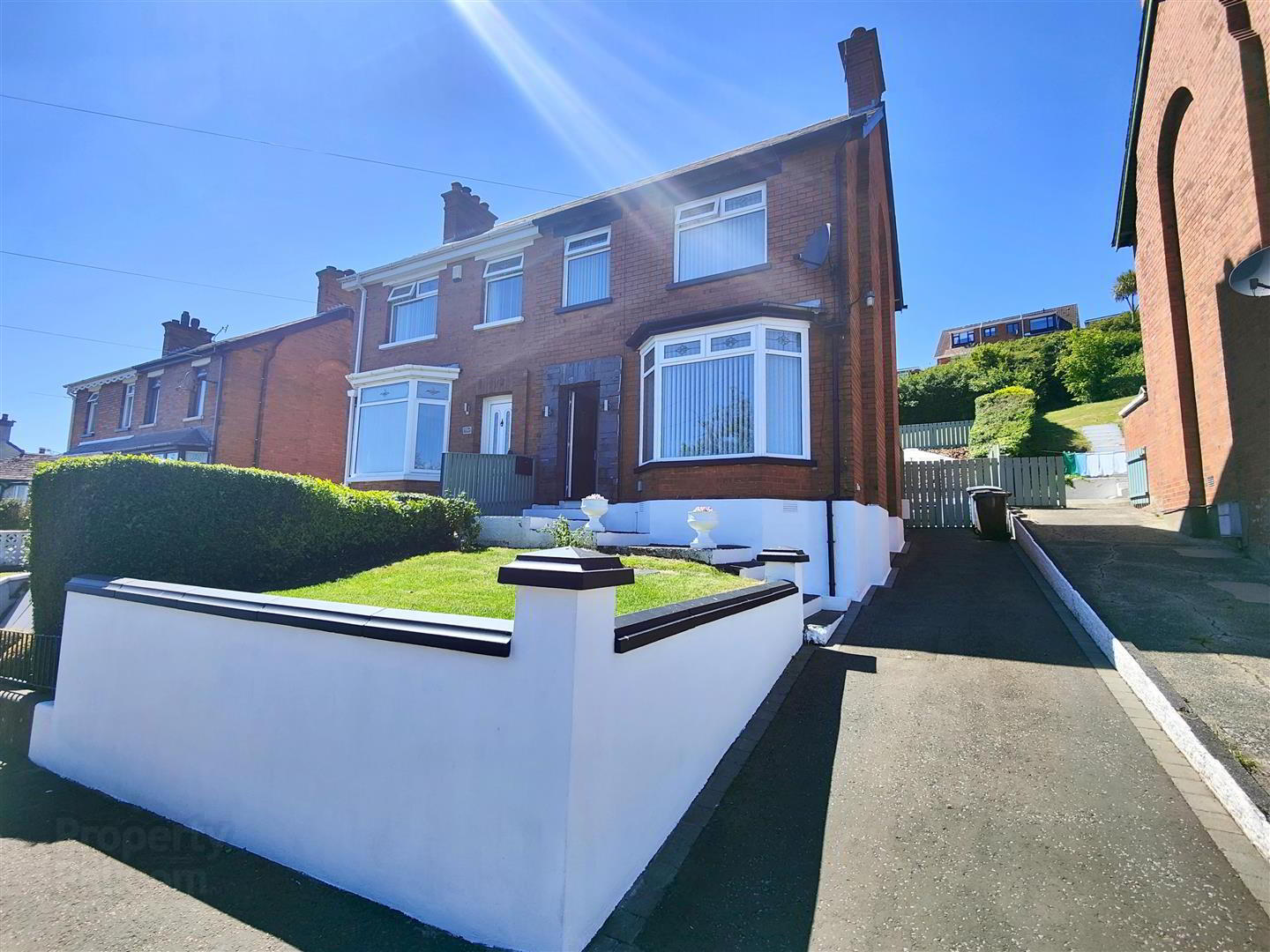 988 Crumlin Road 1 of 32