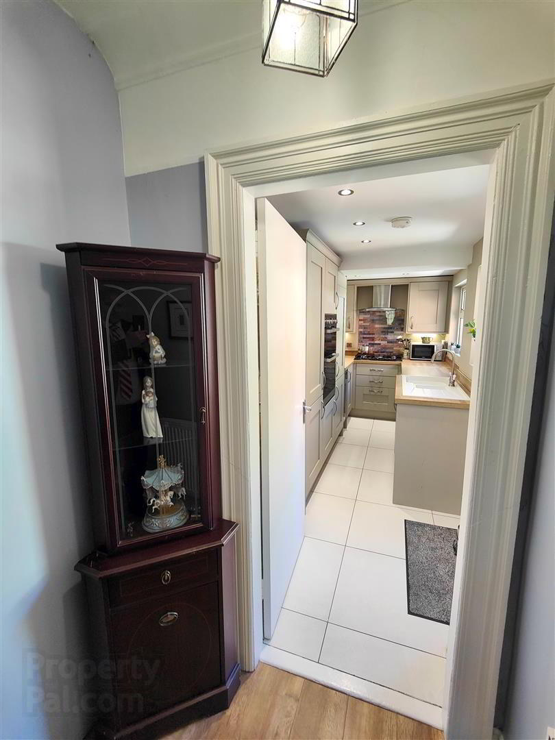 988 Crumlin Road 11 of 32
