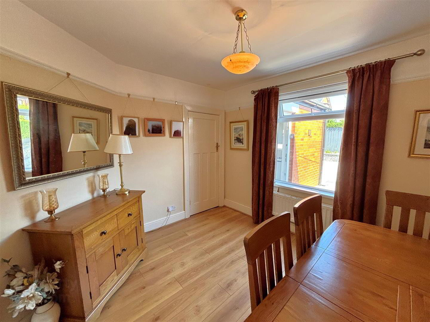 15 Thirlmere Gardens 11 of 31