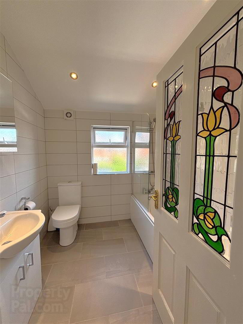 15 Thirlmere Gardens 18 of 31