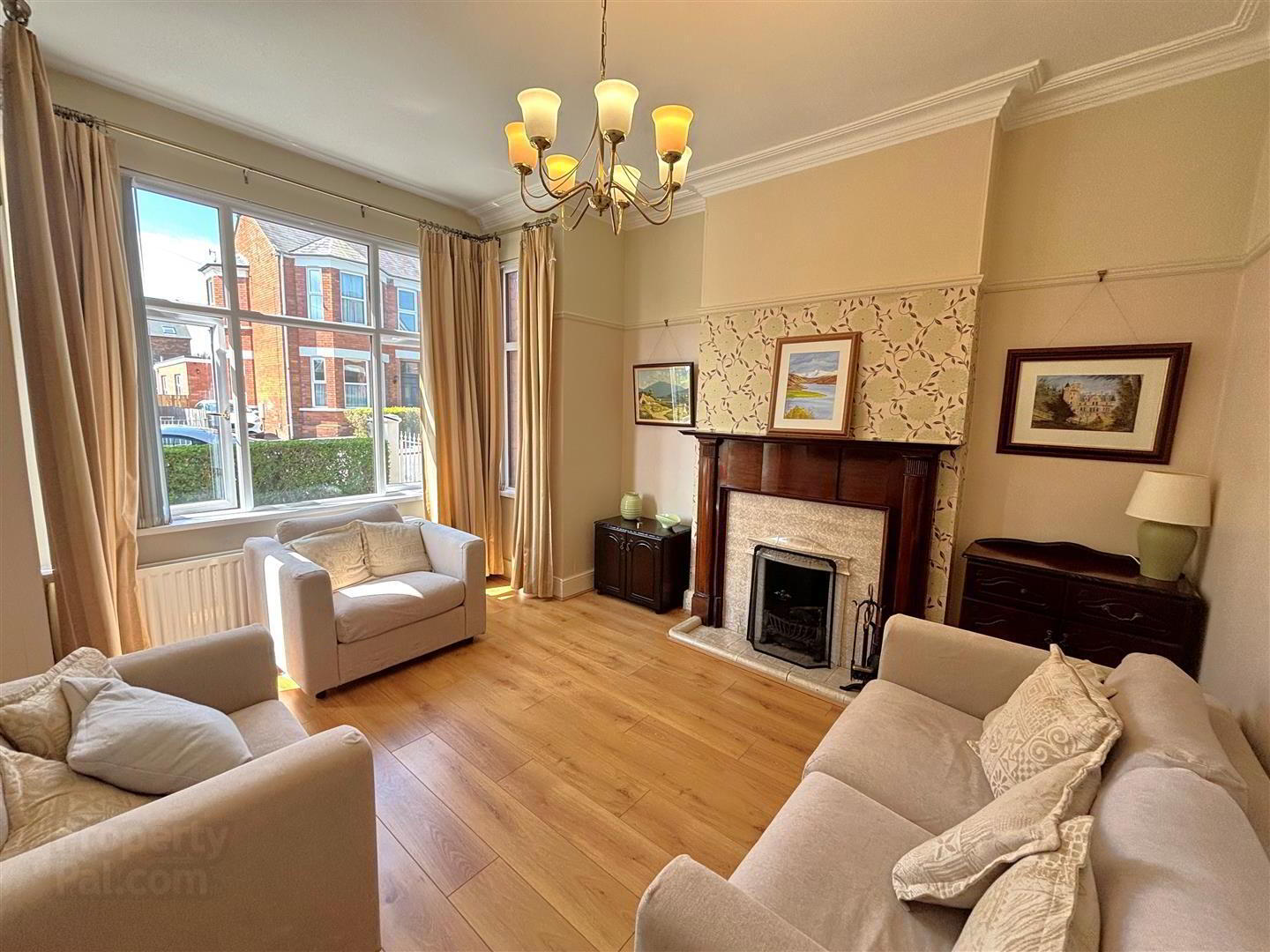 15 Thirlmere Gardens 6 of 31