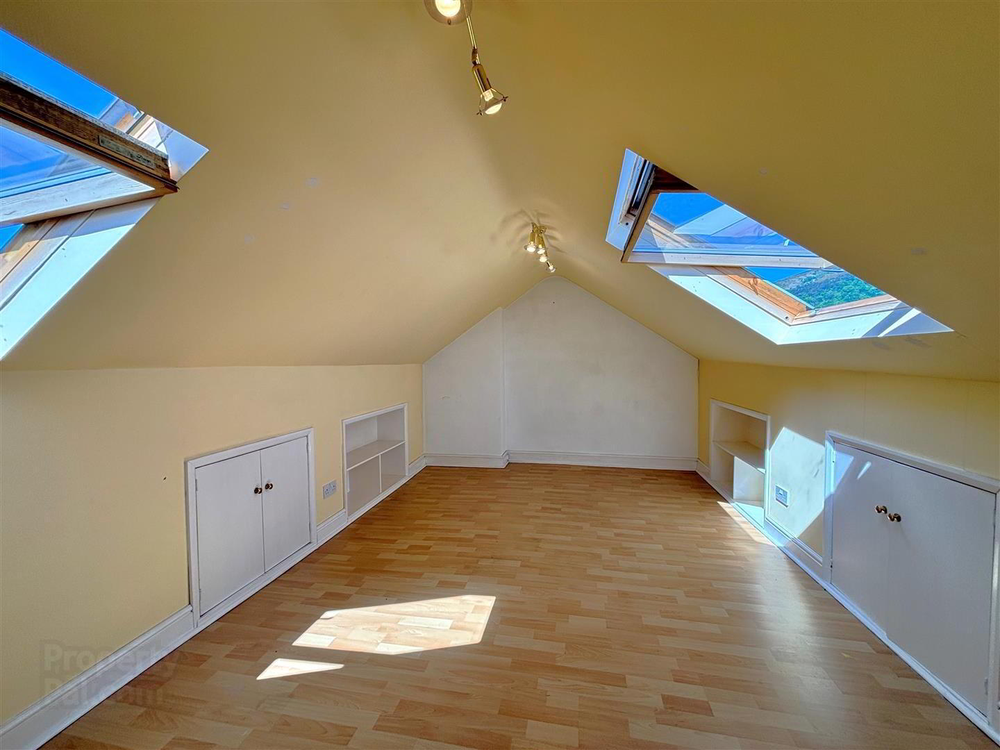 15 Thirlmere Gardens 26 of 31