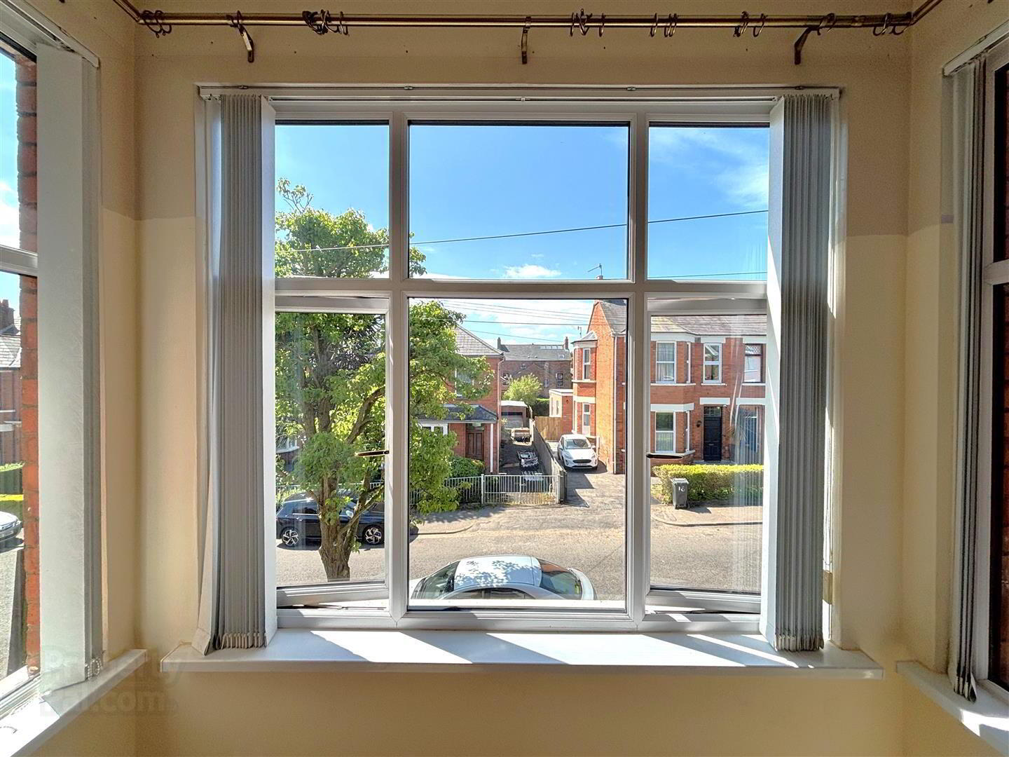15 Thirlmere Gardens 24 of 31