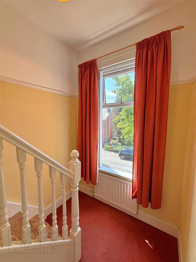 15 Thirlmere Gardens 25 of 31