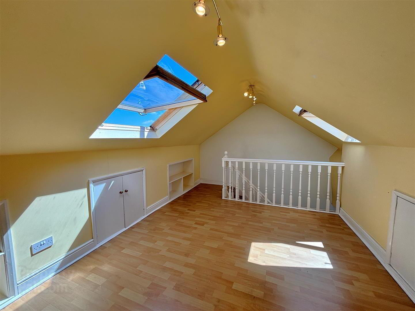 15 Thirlmere Gardens 27 of 31