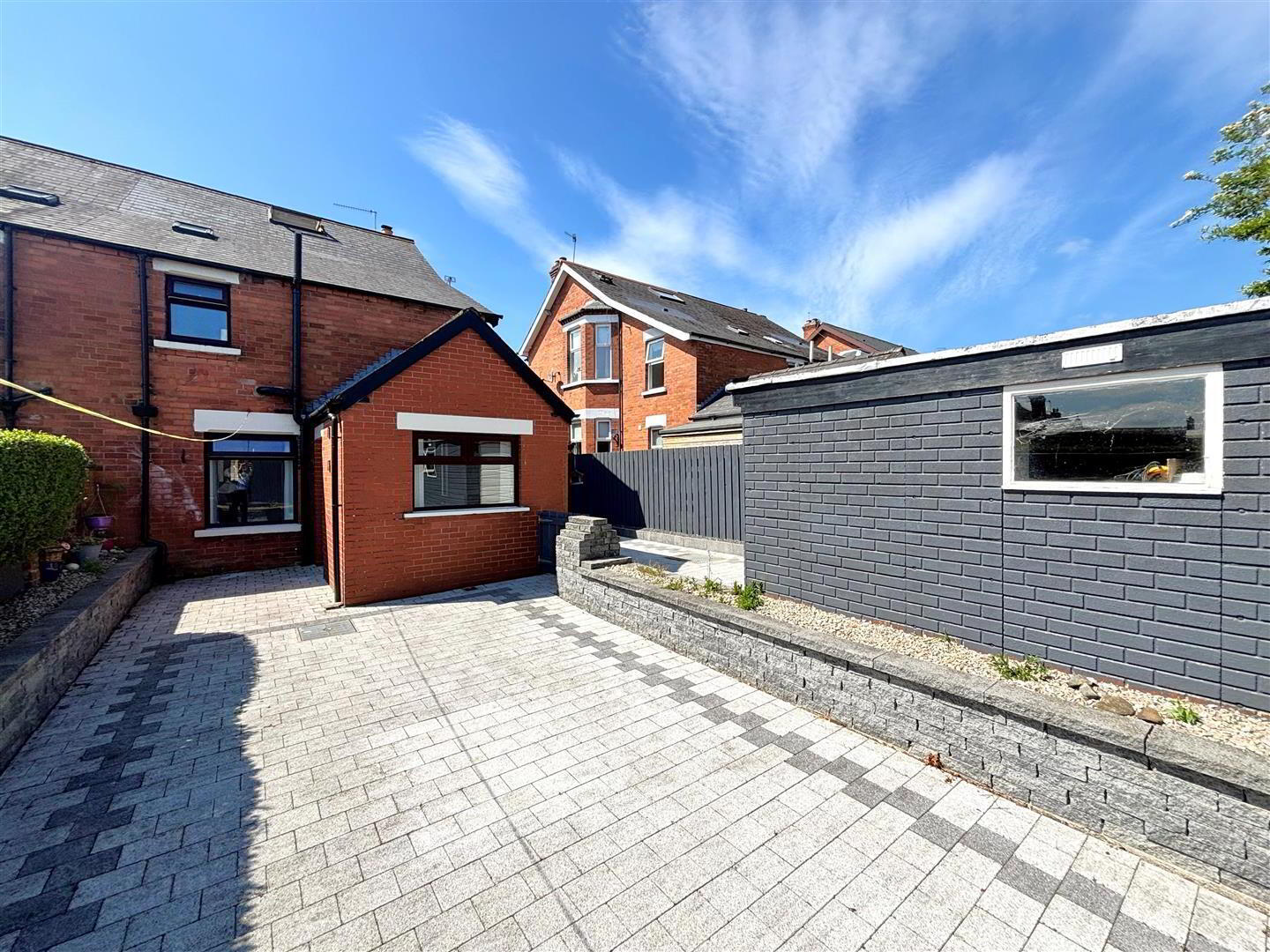 15 Thirlmere Gardens 31 of 31