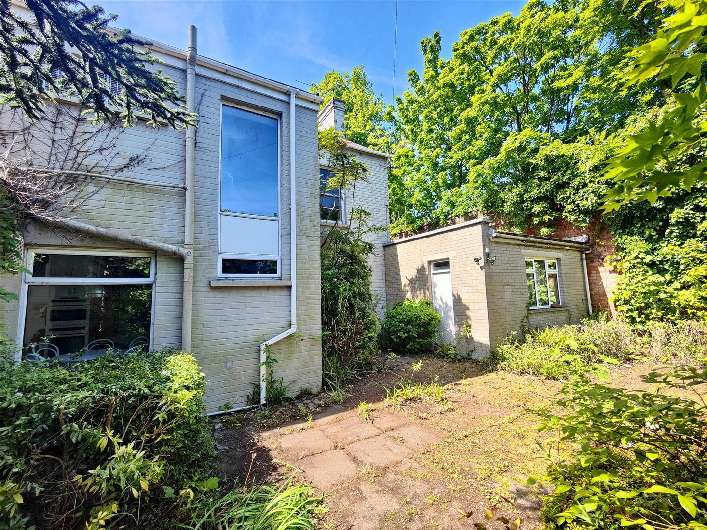 601 Antrim Road 26 of 34