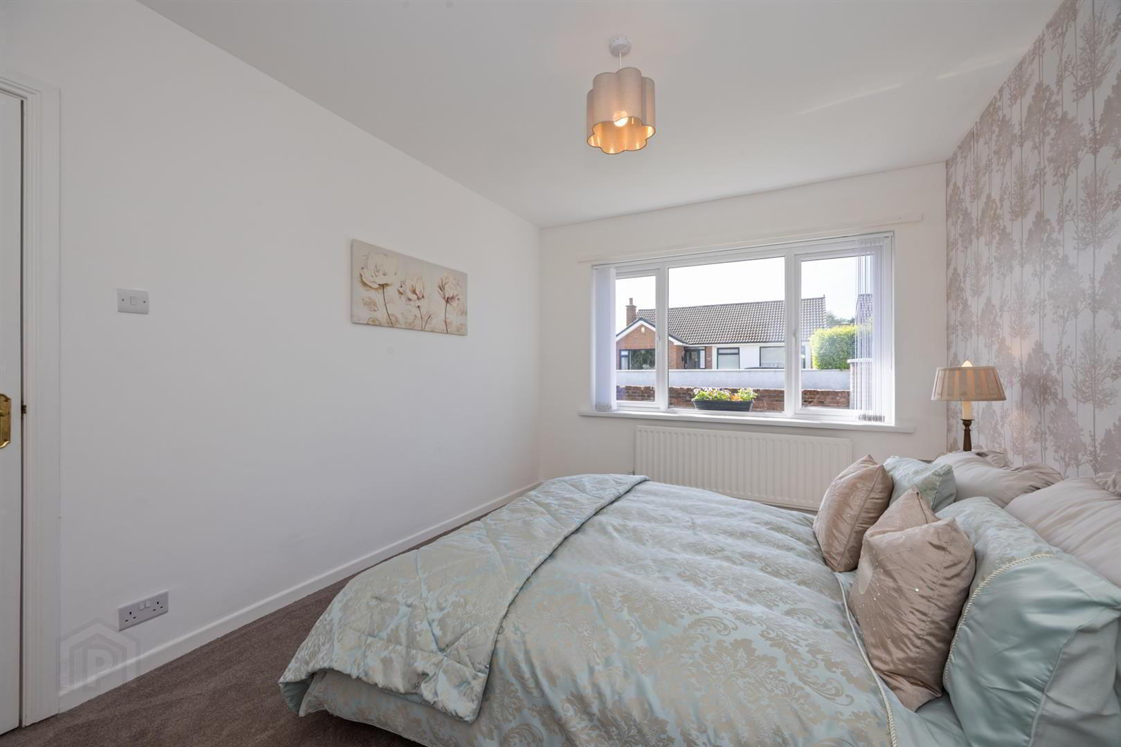 12 Woodford Park East 18 of 26