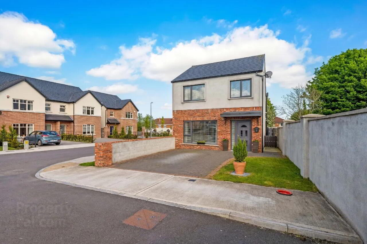 2 Stonebridge Avenue 1 of 17