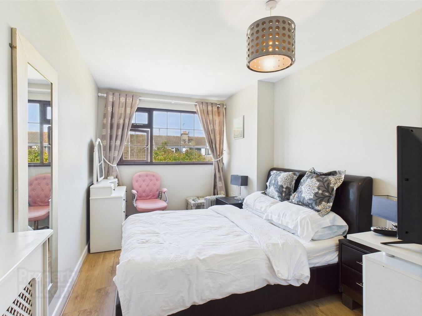 70 Elm Park 19 of 33