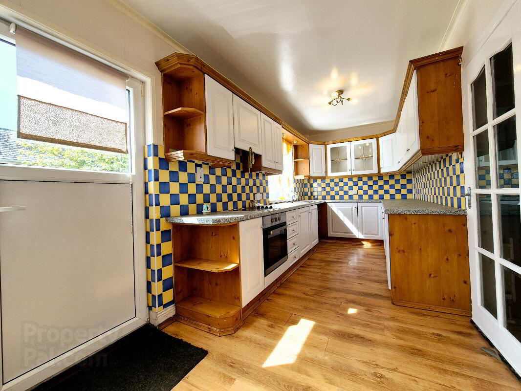 39 Hunters Crescent 4 of 9