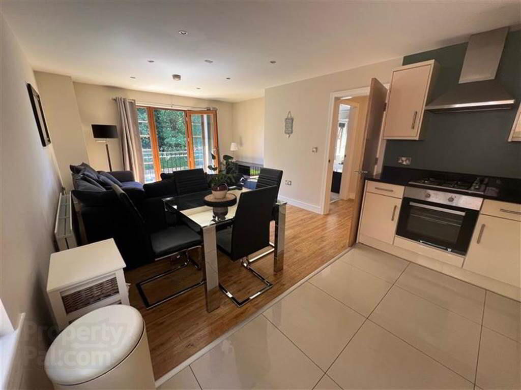 Apt6, 22 Upper Lisburn Road 3 of 6