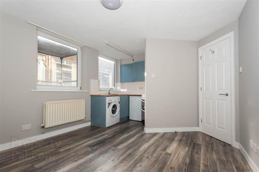 Apt 107, Bradbury Court 4 of 8
