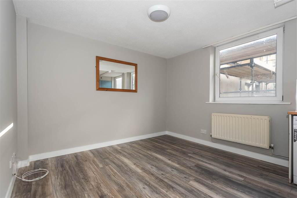 Apt 107, Bradbury Court 3 of 8
