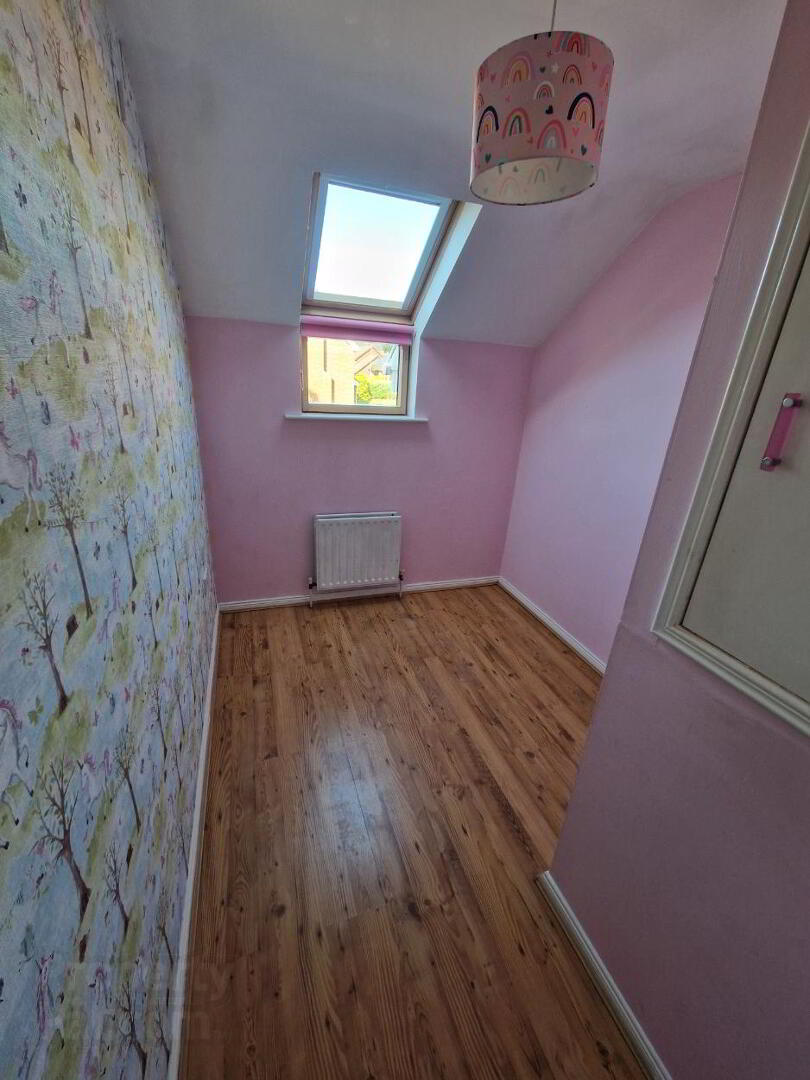 28 Castle Avenue 14 of 17