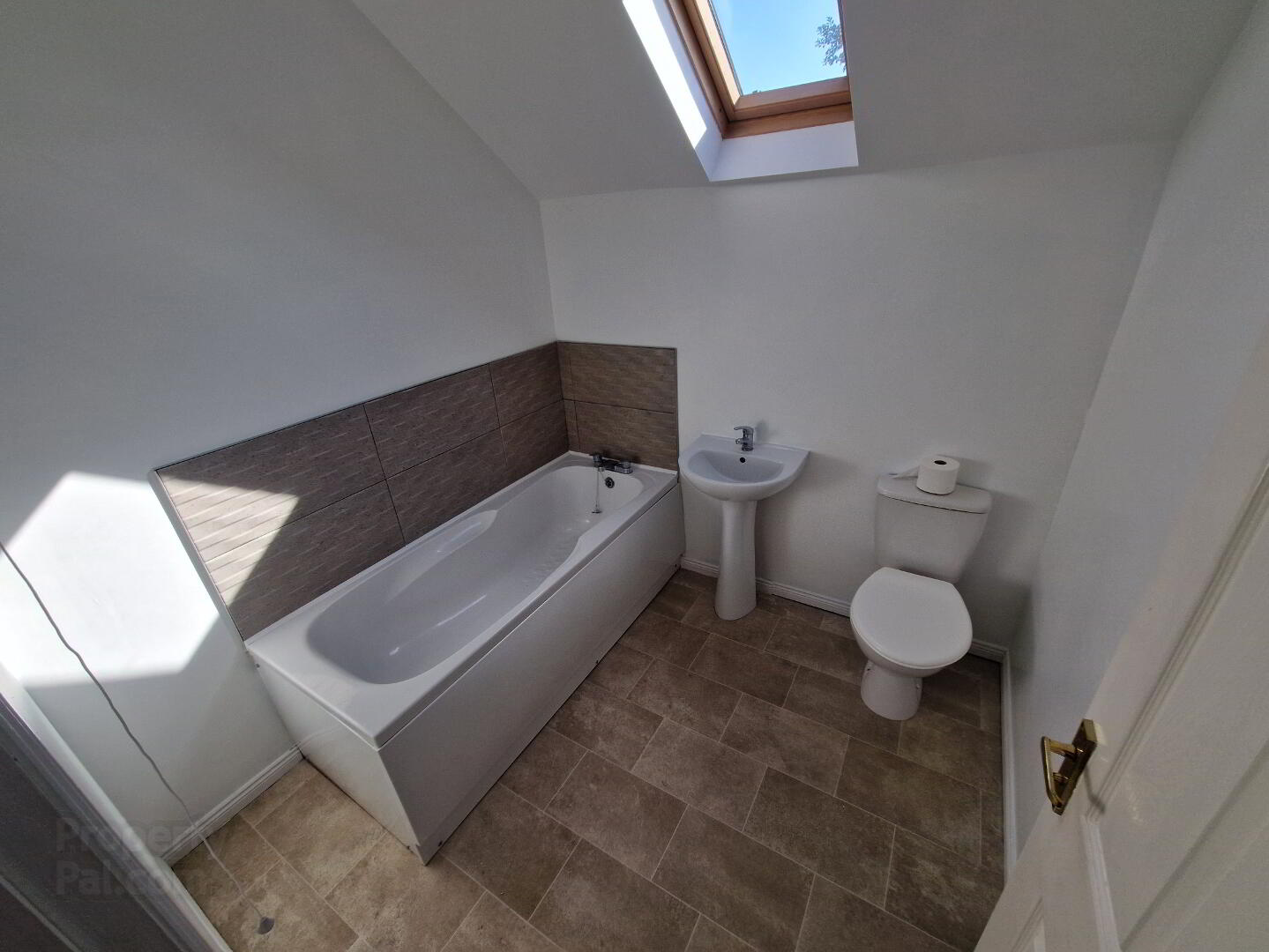 28 Castle Avenue 15 of 17