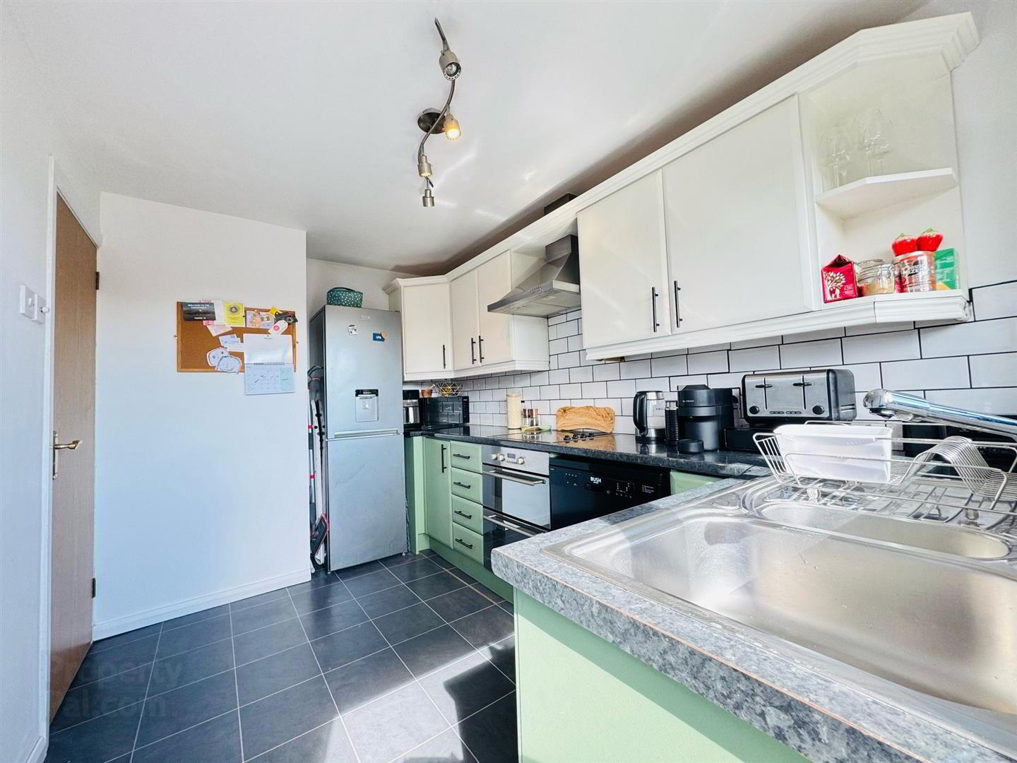 8 Waverley Avenue 6 of 14