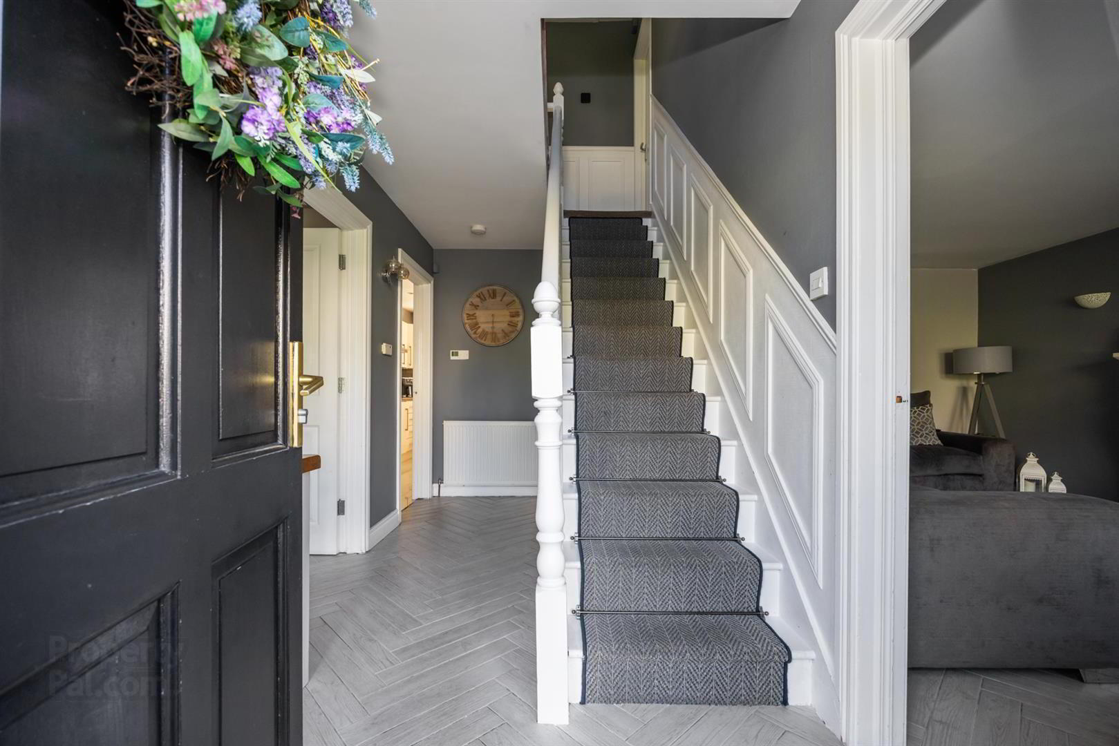 16 Carnglave Manor 3 of 38