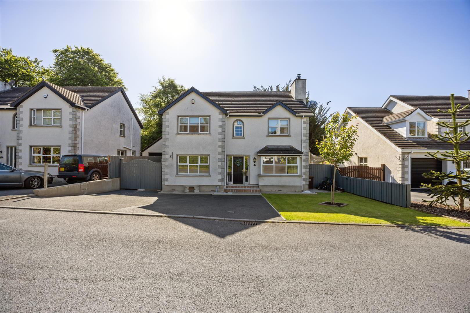16 Carnglave Manor 1 of 38