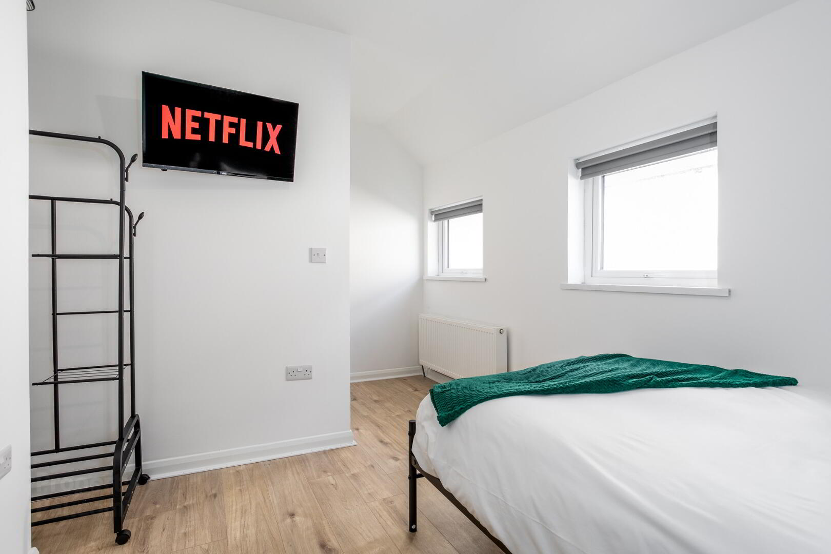 Room 2, 9 Frank Street 6 of 22