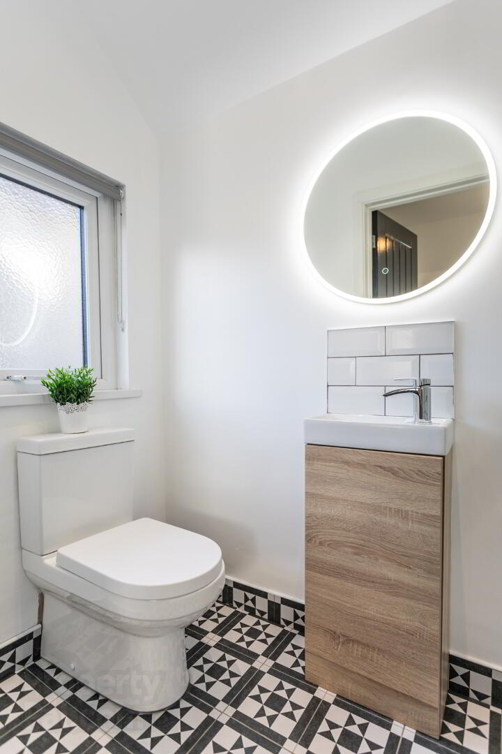 Room 2, 9 Frank Street 8 of 22