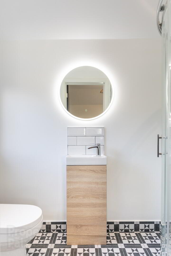 Room 2, 9 Frank Street 9 of 22