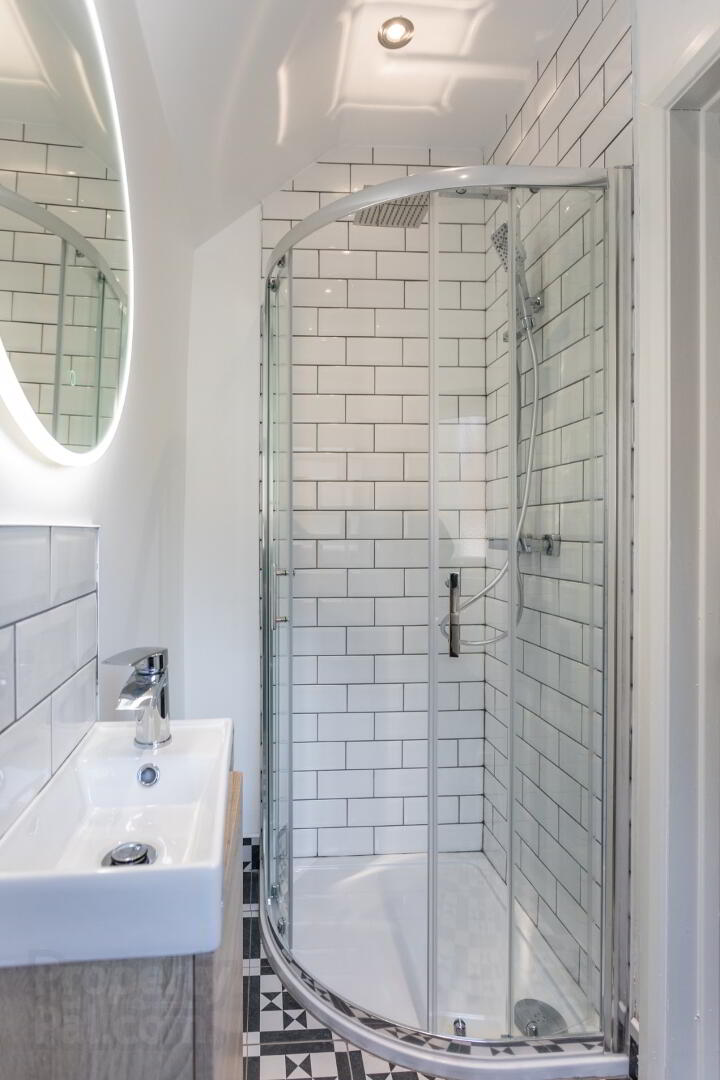 Room 2, 9 Frank Street 11 of 22