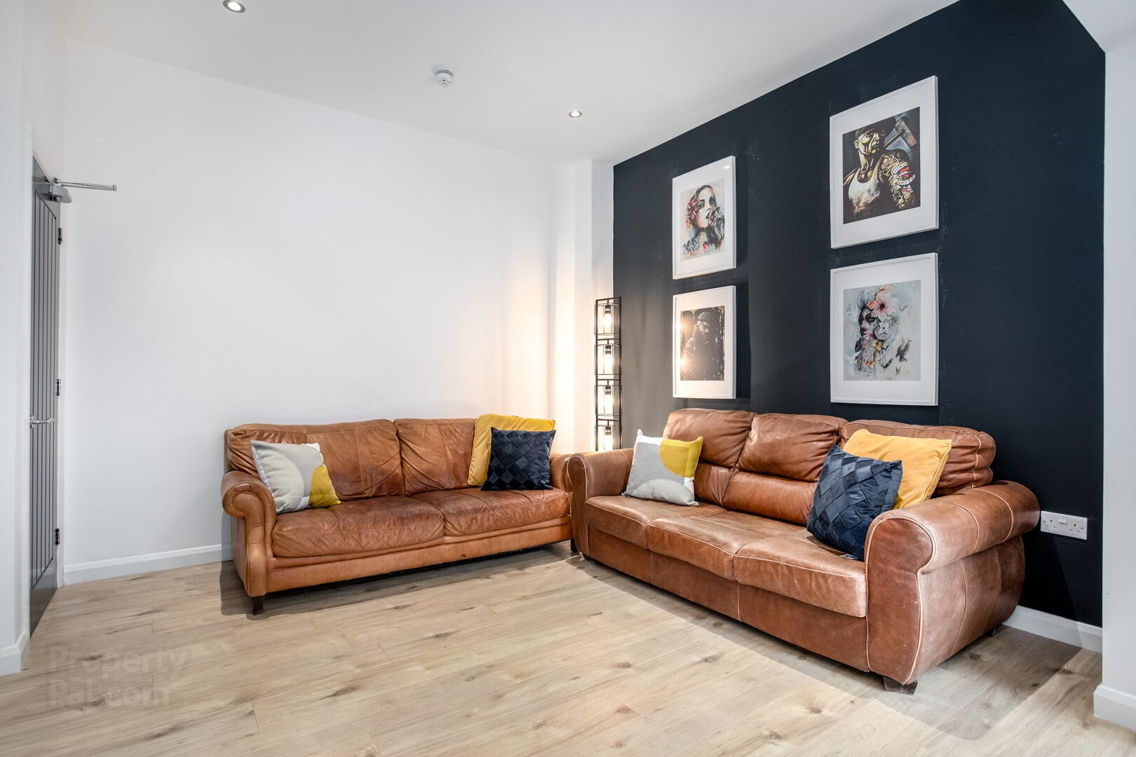Room 2, 9 Frank Street 16 of 22