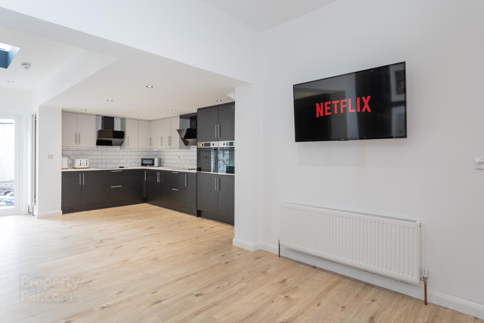 Room 2, 9 Frank Street 17 of 22
