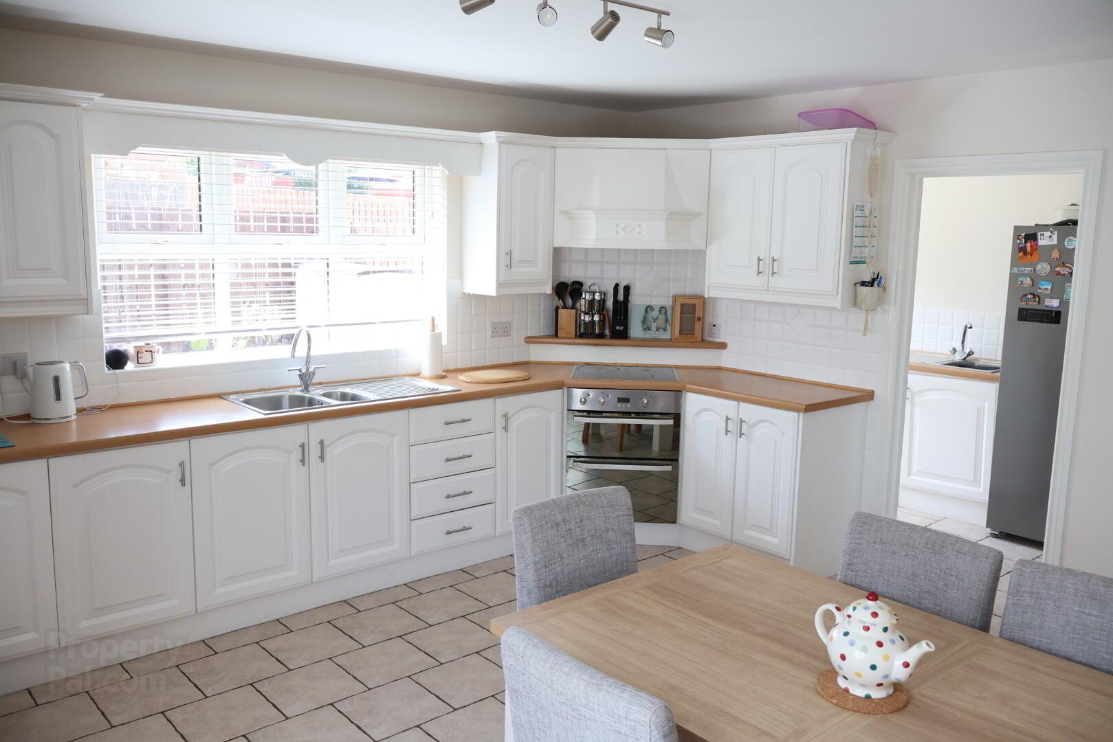 12 Oakdene Crescent 6 of 16