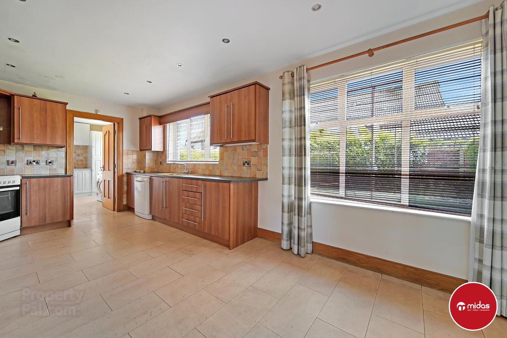 28 Thornhill Park 9 of 31