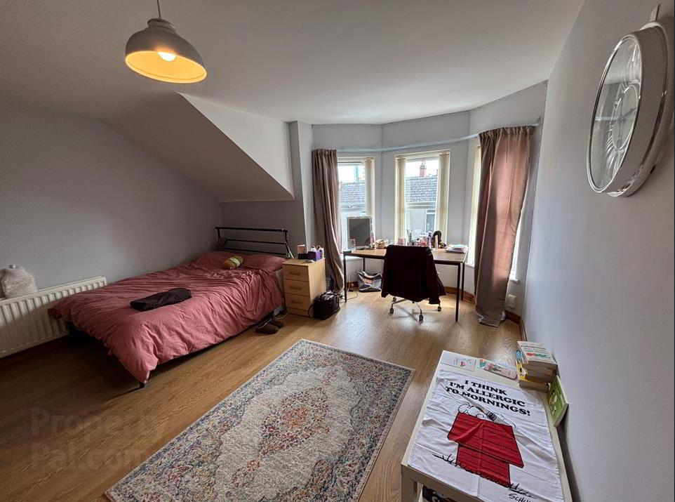 21 Eglantine Gardens 6 of 14